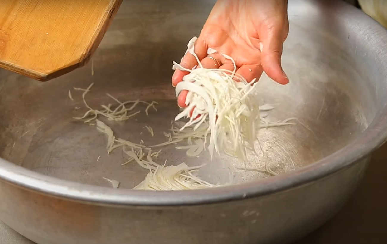 Как квасить вкусную капусту, чтобы она была хрустящей: советы от хозяек и поваров